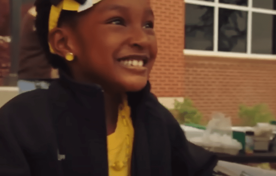 Mujer adoptó a 3 niños afrodescendientes hace 10 años: ¡no creerás cómo ...