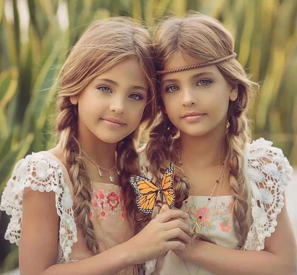 “The Most Beautiful Twins” In The World, From Birth To Nowadays