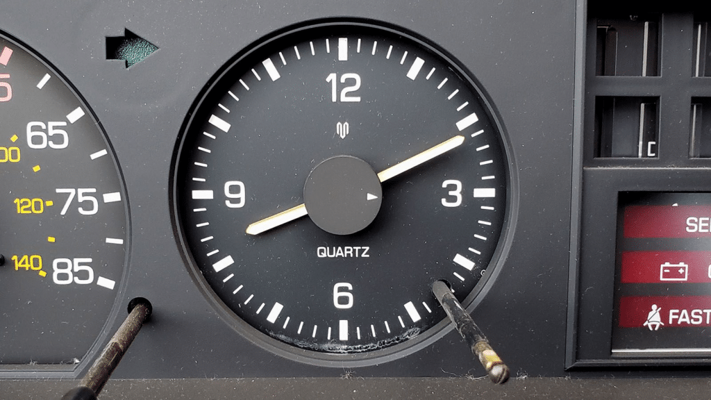 Abstract Clock Automotive 30 Retro Car Features That Need a Comeback – Page 10